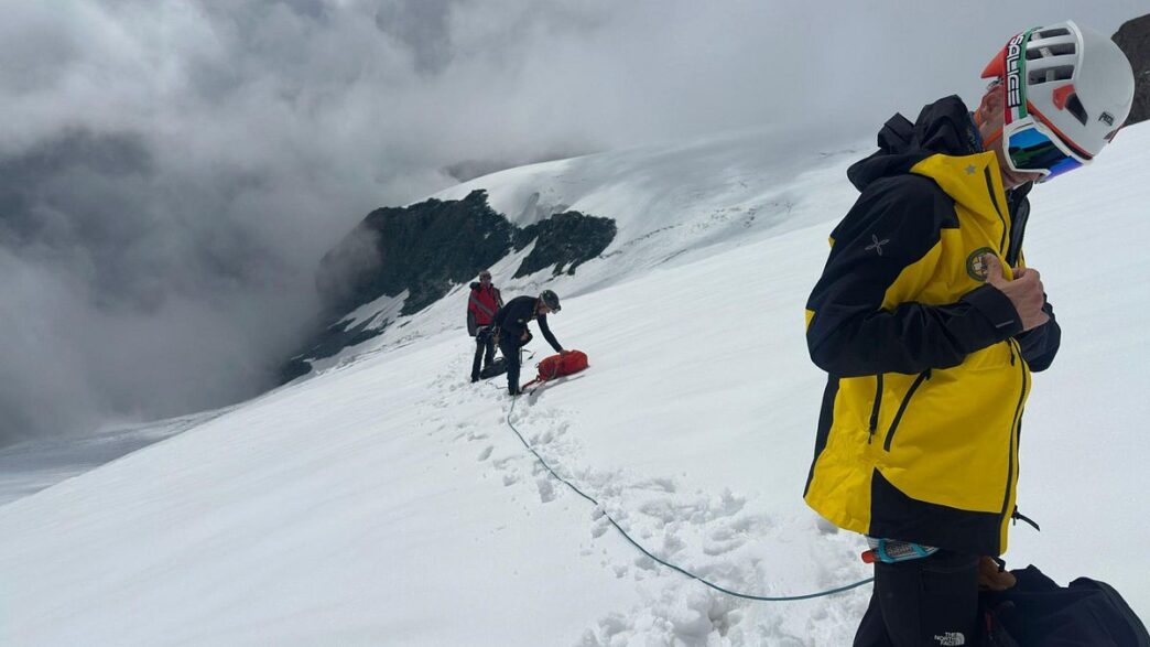 Due Alpinisti Bloccati Sulla P
