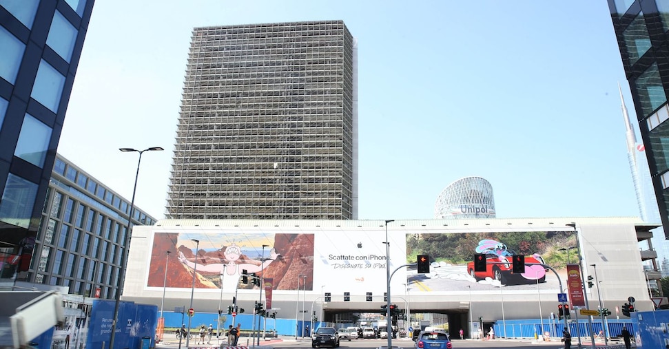 Il Pirellino Di Milano3A Tra Va
