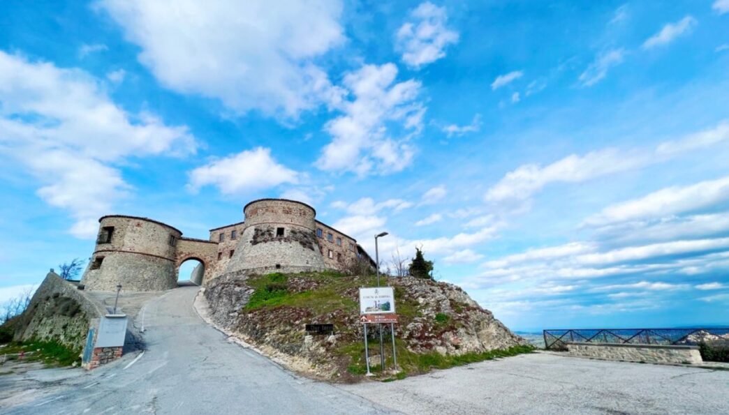 Il Castello Scorticata Di Pogg