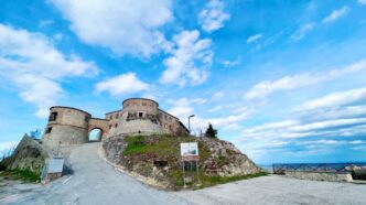 Il Castello Scorticata Di Pogg