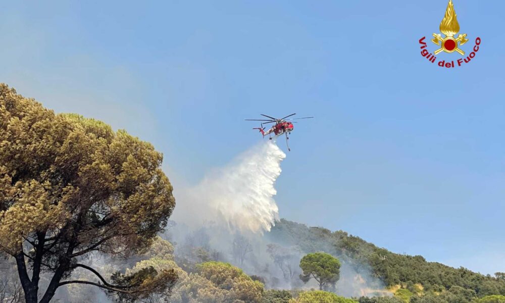 Incendio Di Vaste Dimensioni A