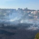 Incendio Tra Via Del Lido E Quartiere Q5: Fiamme Minacciano Abitazioni E Intervento Vigili Del Fuoco In Corso