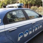 Incidente a Tor San Lorenzo: uomo morto e un ferito grave dopo essere stati investiti da un’auto in corsa