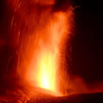 Intensa Attività Stromboliana All’etna Con Forti Emissioni Di Cenere: Massima Allerta Per Traffico Aereo