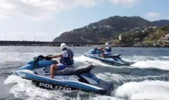 Ischia2C Inseguimento In Mare E