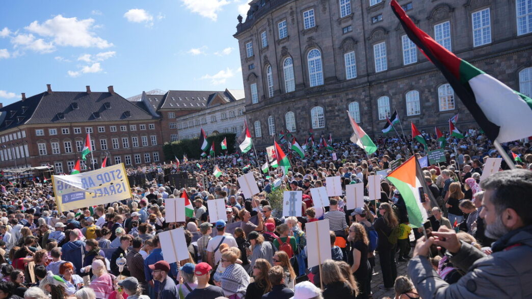 Oltre 10.000 Manifestanti A Co