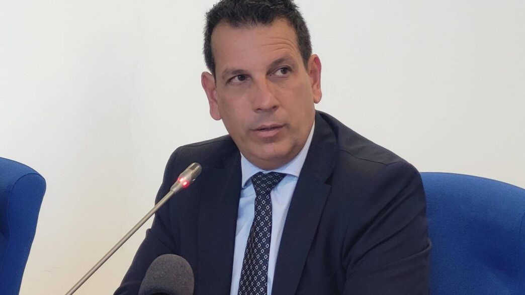 Raffaele Latrofa Presenta Le L