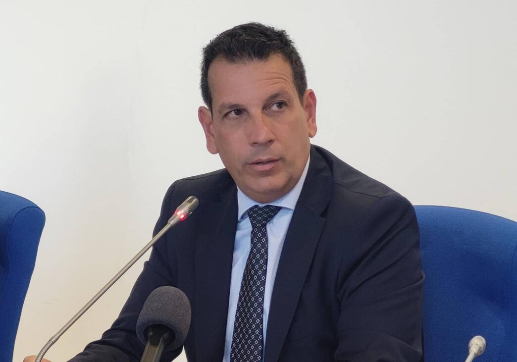 Raffaele Latrofa Presenta Le L