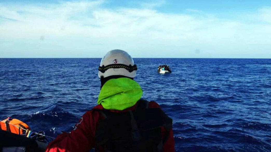 Sessanta Migranti Salvati Al L