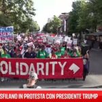 Sindacati in marcia a Washington contro le politiche di Trump