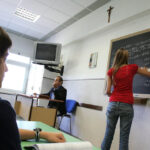 Stop Ai Cellulari In Classe E Nuove Regole Sulla Condotta: Tutte Le Novità Scuola 2025-2026