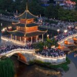 Turisti Bloccati In Un Fiume E Ponte Sovraffollato Tra I Problemi Di Gui Yang In Cina