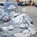 Un Gommone Abbandonato A Mergellina Interrompe La Routine Mattutina Di Asia Napoli Tra Chalet E Raccolta Differenziata