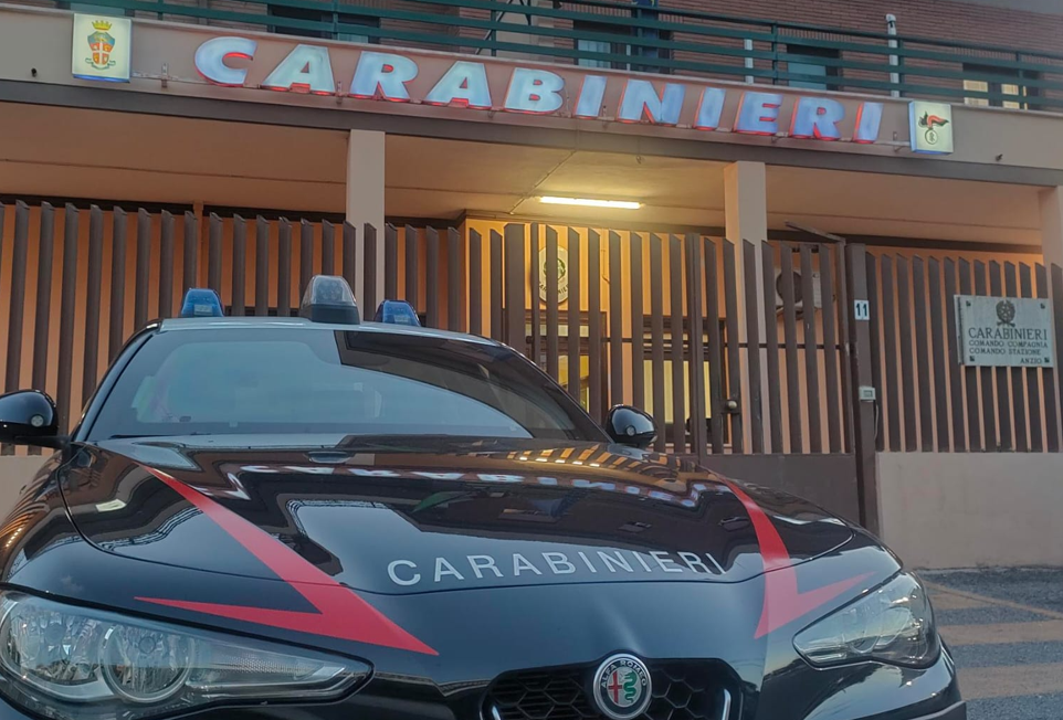 Uomo In Stato Alcolico Aggredi