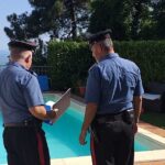Uomo muore cadendo in piscina durante lavori di Giardinaggio: scoperti lavoratori in nero a Pescia Romana