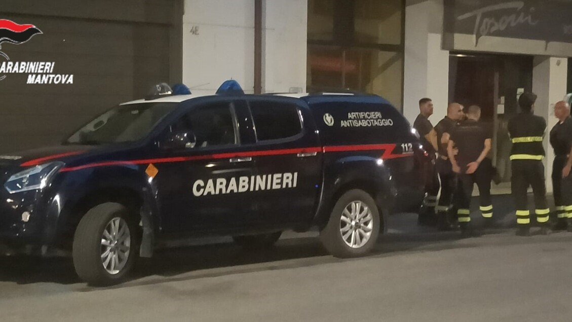Uomo Si Toglie La Vita Con Una