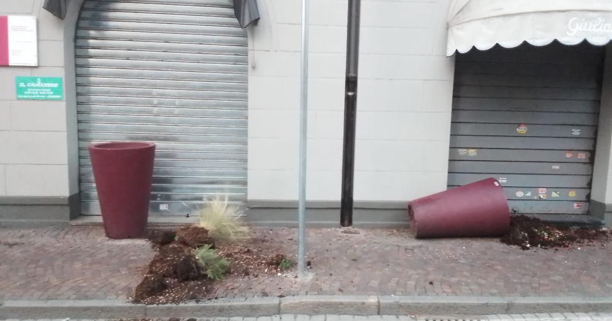 Vandalismi A Corso Costantino