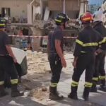 A Lamezia Terme crolla la facciata laterale di un palazzo di quattro piani, nessun ferito ma lo stabile è inagibile