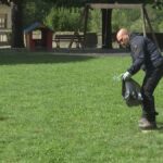 A Macerata Feltria Il Sindaco Si Rimbocca Le Maniche E Pulisce Le Strade Nei Giorni Di Festa