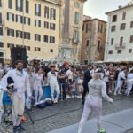 A Roma la maratona di scherma con atleti di ogni eta sotto il pantheon