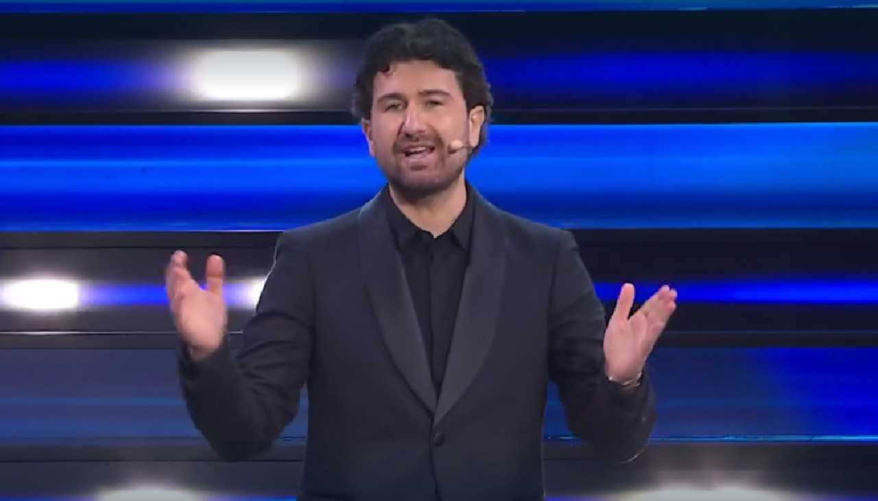 Alessandro Siani Porta In Tv L