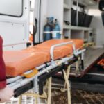 Anziana cade con l’auto in una scarpata a Frassinetto durante la ricerca di funghi, soccorsi in azione