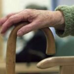Anziana di 90 anni multata su un bus a Legnaro per abbonamento scaduto durante il viaggio al cimitero