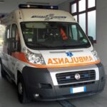 Anziano perde il controllo a Cesenatico, travolge undici mezzi e ferisce cinque persone vicino al mercato