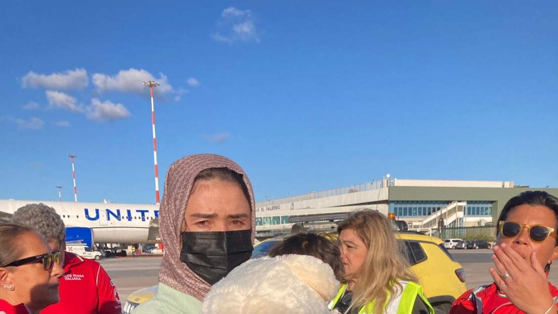 Ayeda2C Bambina Afghana Con Mal