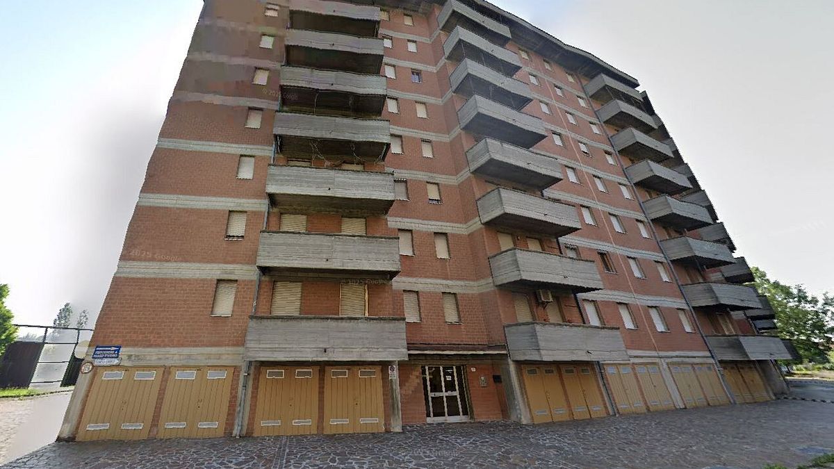 Bimba Cade Dalla Finestra Ment