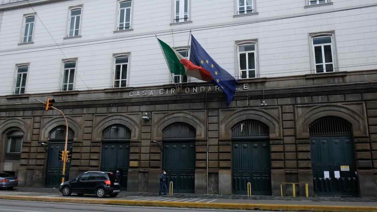 Cellulari E Droga A Poggioreal