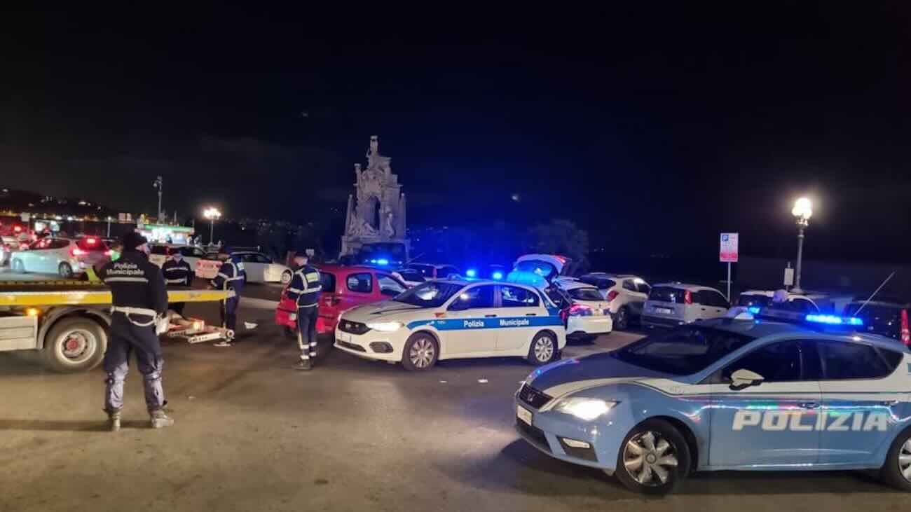 Controlli Serrati Della Polizi