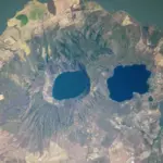 Dallo spazio la penisola di Chiltepe in Nicaragua mostra laghi vulcanici simili a occhi e teschio