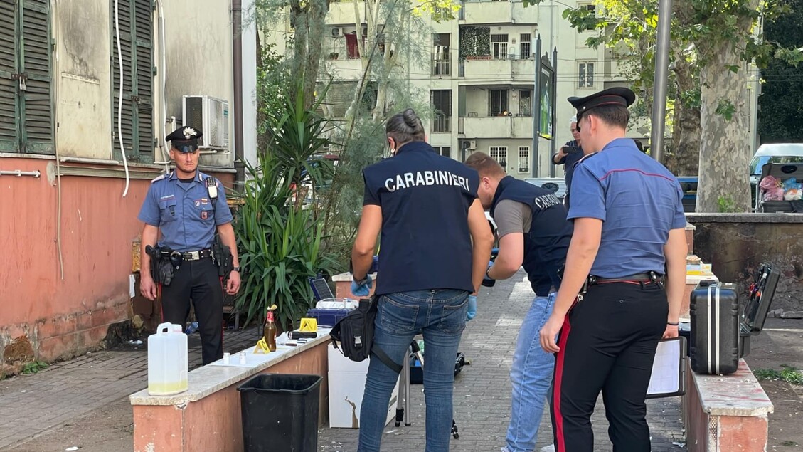 Dieci Bottiglie Molotov Trovat
