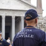 Falso guida turistica e droga: fermato nel Centro Storico Di Roma un uomo a bordo di golf car con turisti