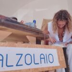 Francesco, calzolaio a 28 anni: una passione tramandata da padre in figlio