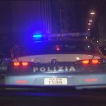 Fuga spericolata di quattro minorenni a Vigevano termina con schianto e auto ribaltata in strada