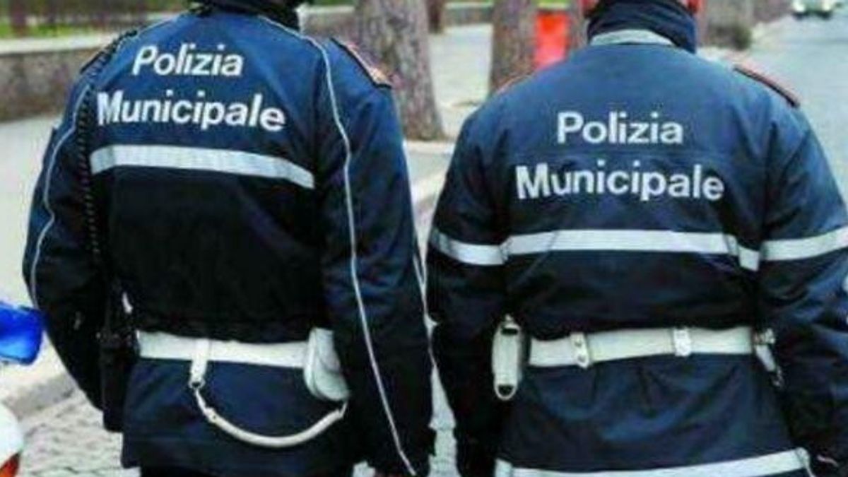 Guida Tra La Folla Al Mercatin