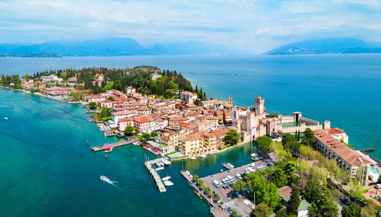 Il Lago Di Garda Fra Turismo D