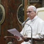 Il Papa sui limiti della democrazia e le disuguaglianze economiche nel contesto del processo sinodale