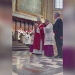 Il sangue di San Gennaro si è liquefatto di nuovo nel Duomo Di Napoli