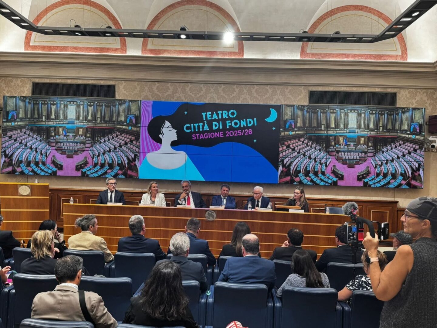 Il Teatro Comunale Di Fondi E2809Cn