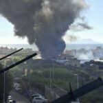 Incendio vicino al viadotto San Marco chiude la statale 145 Sorrentina tra Castellammare e Gragnano