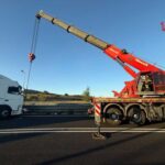 Incidente stradale sulla Ss675 a Monte Romano, gru dei vigili del fuoco di civitavecchia interviene per recuperare un autoarticolato