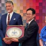 L’aquila protagonista all’Expo 2025 con un piatto di ceramica donato al Giappone per il National Day italiano