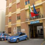 La polizia di terracina intercetta uomo con arnesi da scasso e refurtiva nel parcheggio autolinee