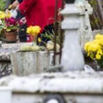 Ladri rubano le pile dal lumino sul sepolcro di un neonato al cimitero di San Silvestro