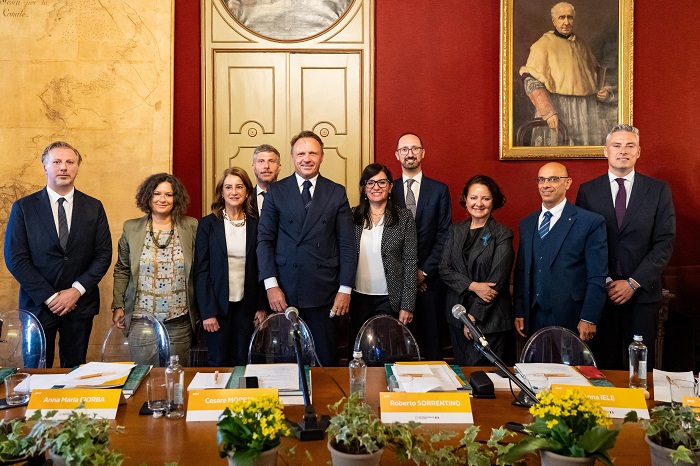 Lollobrigida Punta A Spingere