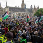 Manifestazione record a Londra contro il bando di Palestine Action con oltre 1000 arresti
