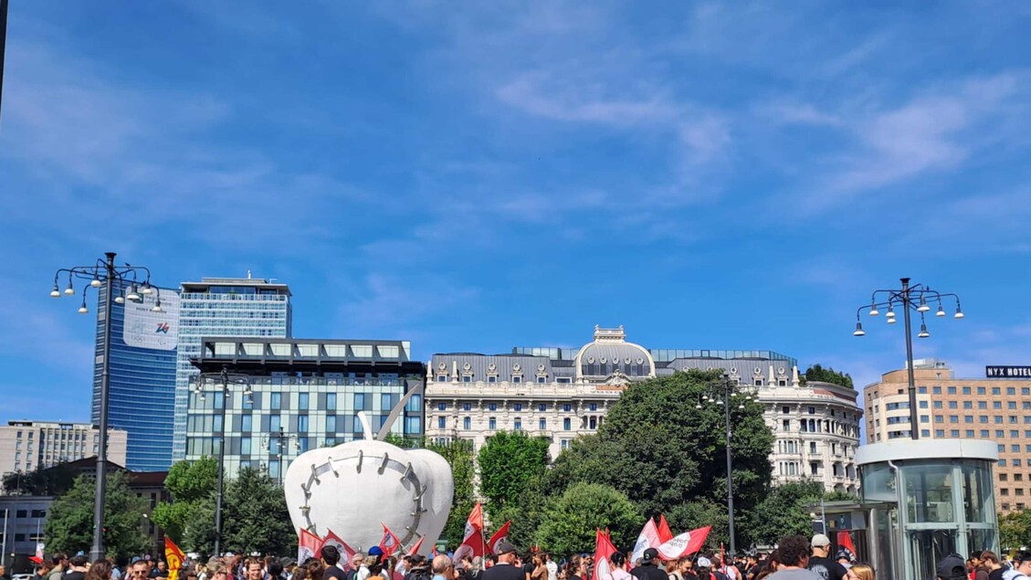 Milano2C Cortei Per La Manifest